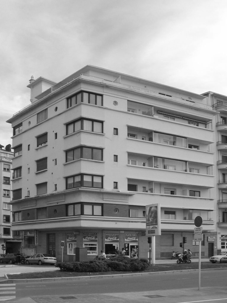 Edificio de viviendas (plaza Lapurdi)