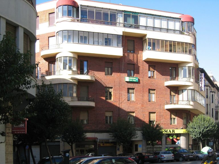 Edificio de viviendas (avenida de Roma 18)