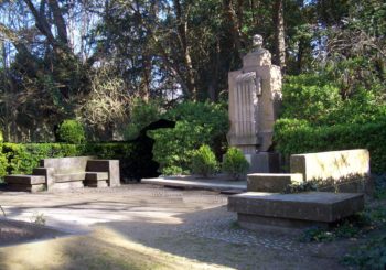 Monumento-fuente al poeta Núñez de Arce