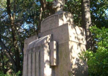 Monumento-fuente al poeta Núñez de Arce