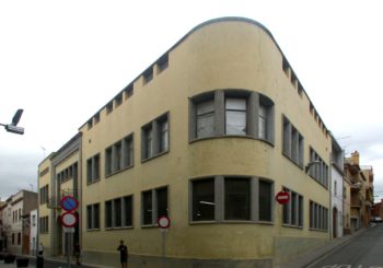 Escuela de Artes e Industrias, Idiomas y Biblioteca Pública