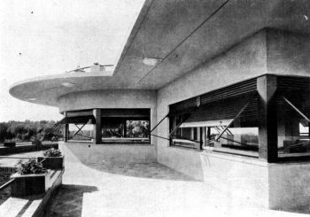 Hangar y torre de control del campo de aviación de Rosanes