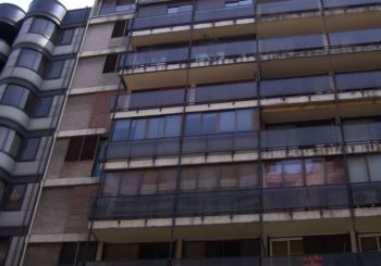 Edificio de viviendas y comercios en tres escaleras. Renta limitada. Grupo I